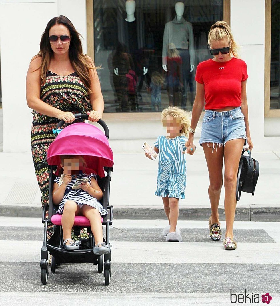 Tamara y Petra Ecclestone en Los Ángeles