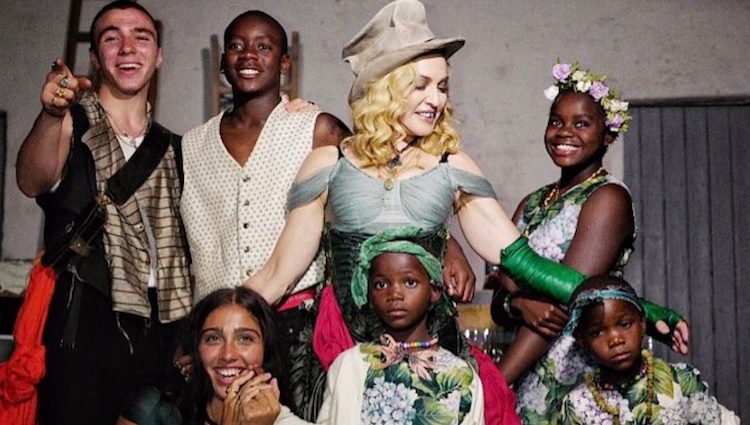 Madonna con sus 6 hijos celebrando su cumpleaños