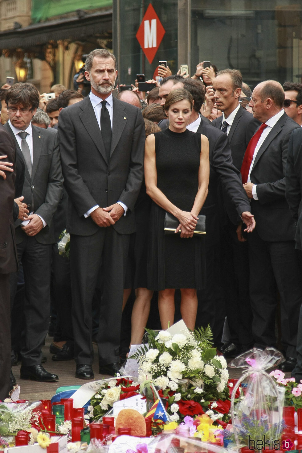 Los Reyes Felipe y Letizia en el lugar del atentado de Barcelona