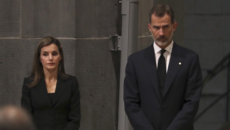 Los Reyes Felipe y Letizia, muy afectados en la Misa por la Paz por los atentados de Barcelona y Cambrils