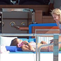 Eugenia Martinez de Irujo con su hija Cayetana Rivera en Ibiza