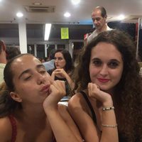 Andrea Janeiro y una amiga de cena en Benidorm