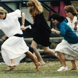 Lady Di corriendo en una carrera para madres