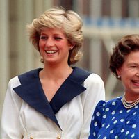 Lady Di con la Reina Isabel