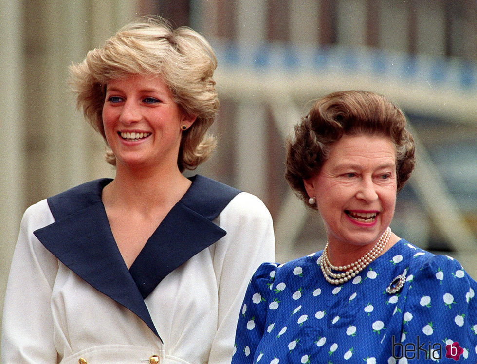 Lady Di con la Reina Isabel