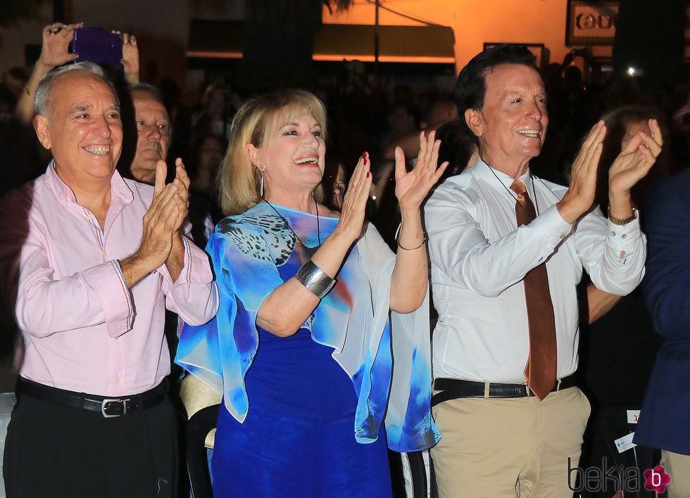 José Antonio, Gloria Mohedano y José Ortega Cano durante la semana cultura en honor a Rocío Jurado