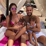 Primera foto de Malena Costa y Mario Suárez con sus hijos Matilda y Mario