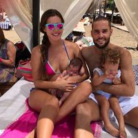 Primera foto de Malena Costa y Mario Suárez con sus hijos Matilda y Mario