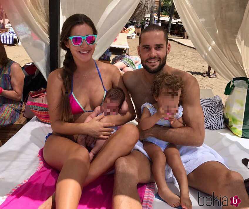 Primera foto de Malena Costa y Mario Suárez con sus hijos Matilda y Mario