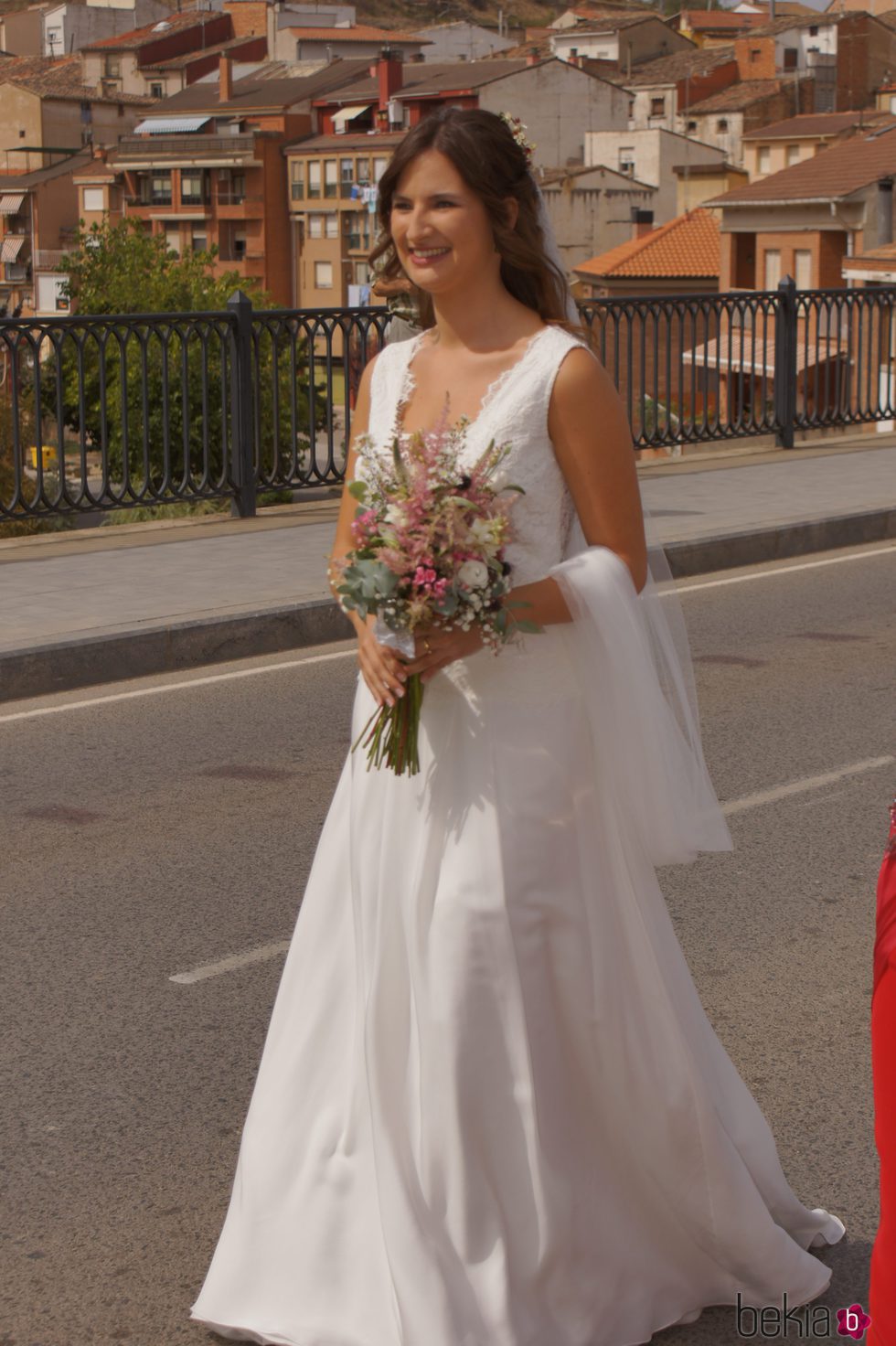 Anna Ruiz llegando a su boda con Alberto Garzón en Ceniceros, La Rioja