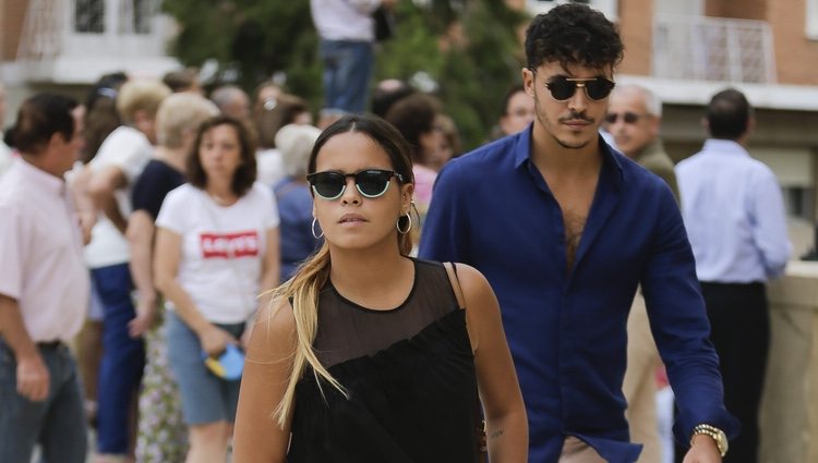 Gloria Camila y Kiko Jiménez en el funeral de Dámaso González