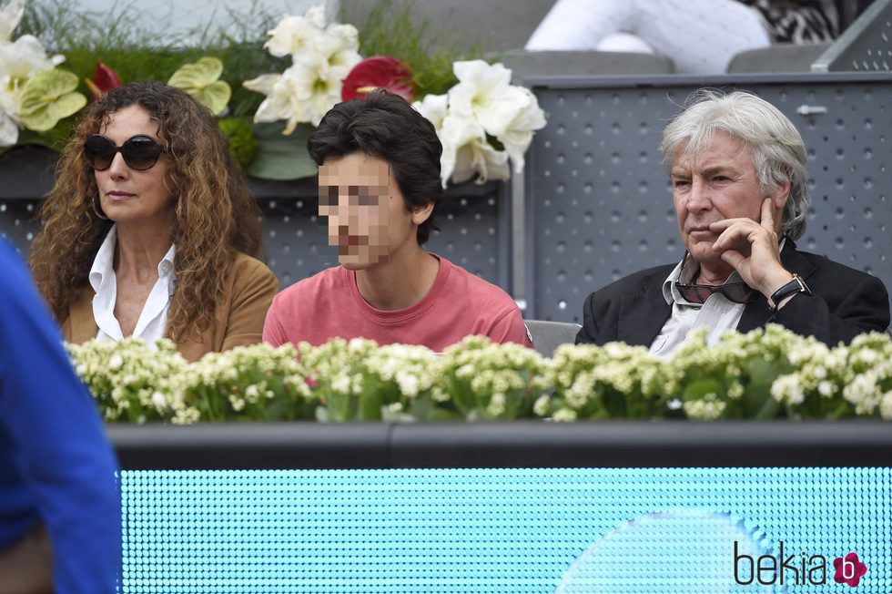 Hugo Nieto junto con su padre, Ángel, y su madre, Belinda Alonso