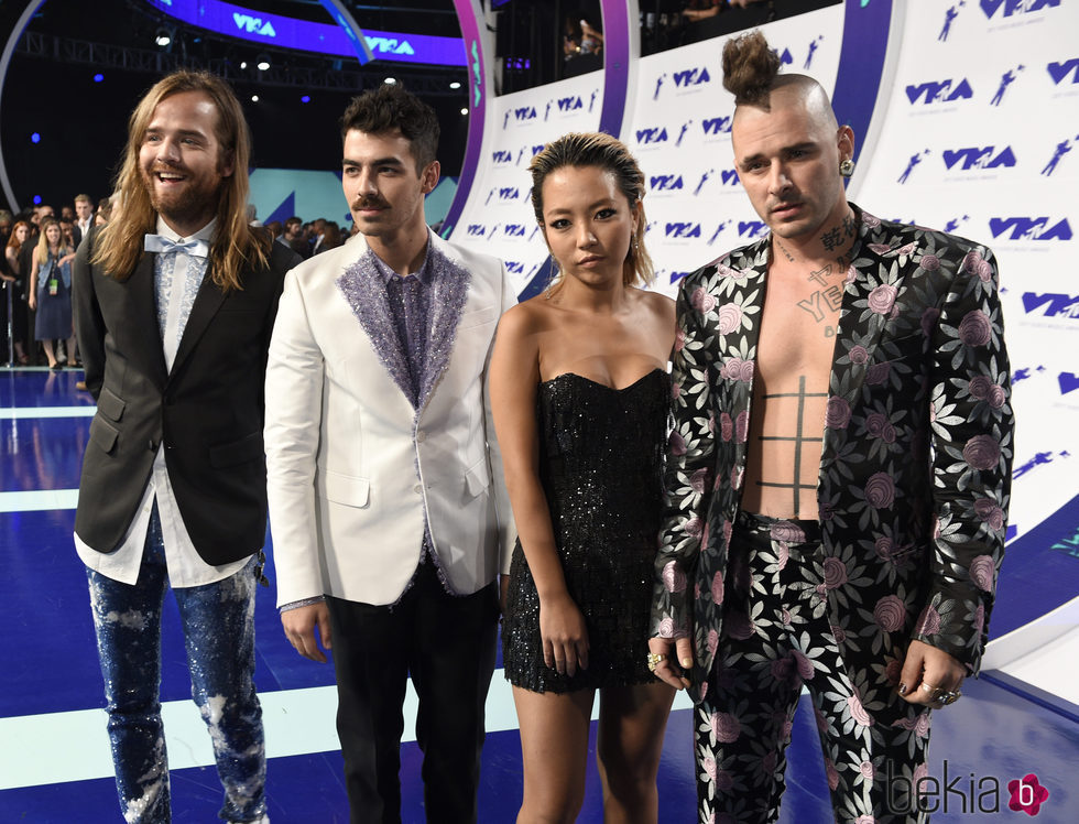 Joe Jonas y su banda DNCE en los MTV VMA 2017