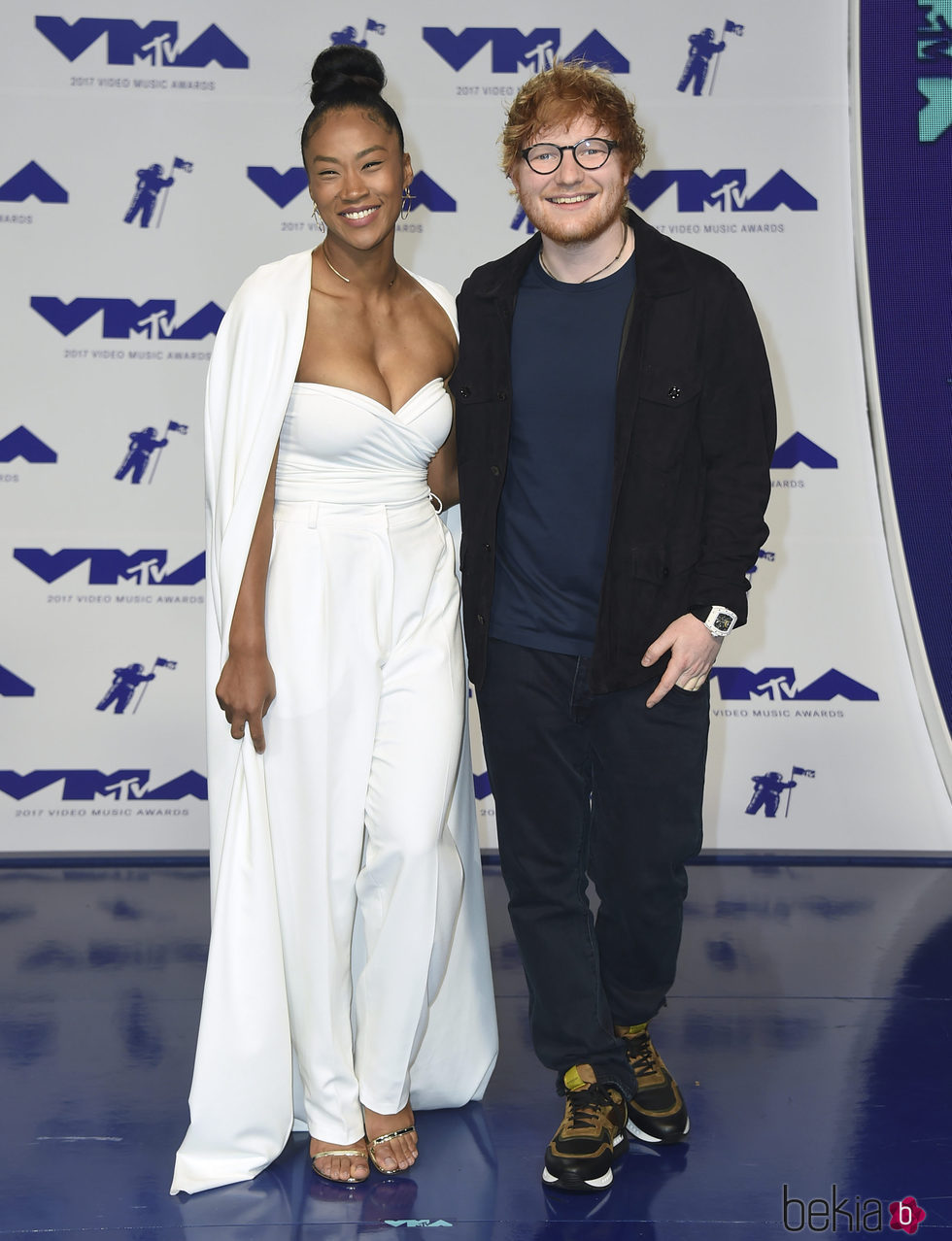 Jennie Pegouskie y Ed Sheeran en los MTV VMA 2017