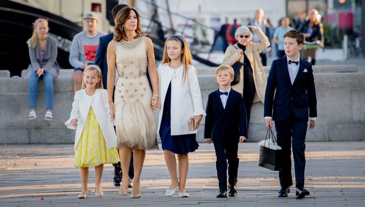 Mary de Dinamarca con sus hijos en el 18 cumpleaños de Nicolás de Dinamarca