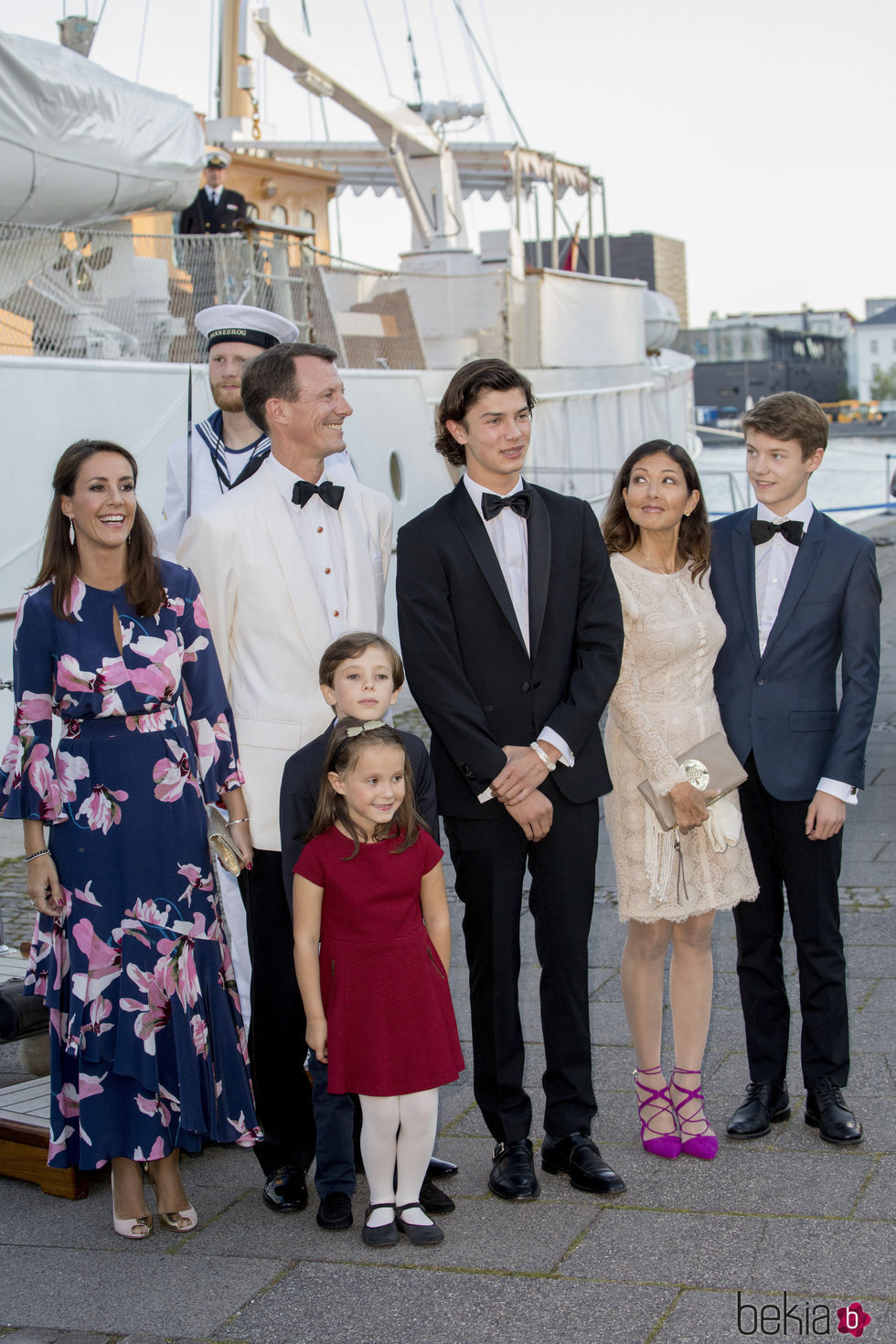 Nicolás de Dinamarca en su 18 cumpleaños con sus padres, Joaquín de Dinamarca y Alexandra Manley, sus hermanos y Marie de Dinamarca