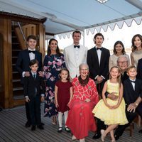 La Familia Real Danesa y Alexandra Manley en el 18 cumpleaños de Nicolás de Dinamarca