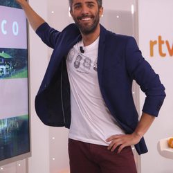 Roberto Leal presentando el programa 'Hotel Romántico'