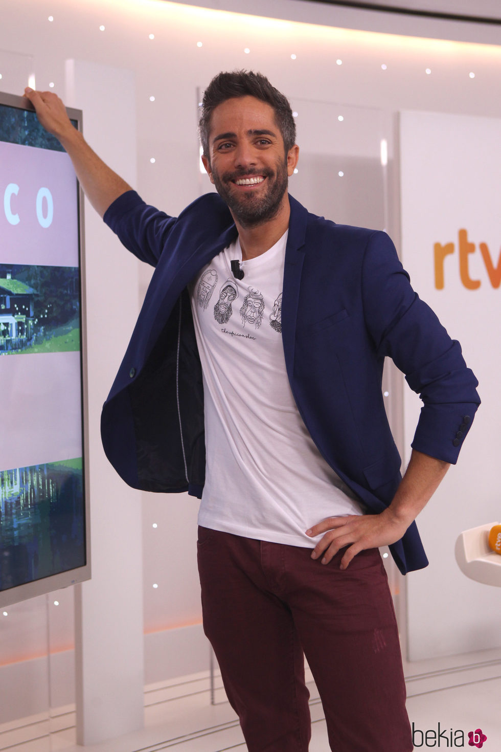 Roberto Leal presentando el programa 'Hotel Romántico'