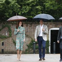 Los Duques de Cambridge y el Príncipe Harry en el homenaje a Lady Di en Kensington Palace en el 20 aniversario de su muerte