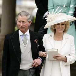 El Príncipe Carlos y Camilla Parker en su boda