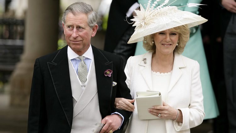 El Príncipe Carlos y Camilla Parker en su boda