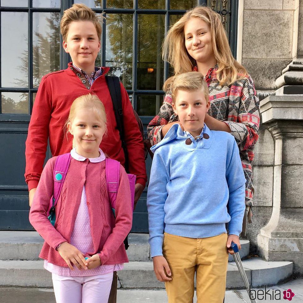 Gabriel, Isabel, Leonor y Emmanuel de Bélgica en su primer día de colegio del curso 2017/2018