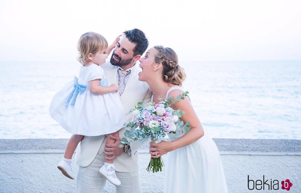 Yoli y Jonathan ('Gh15') disfrutan de su boda junto a su hija Valeria