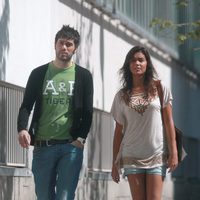 Lara Álvarez y Dani Martínez dando un paseo en 2011