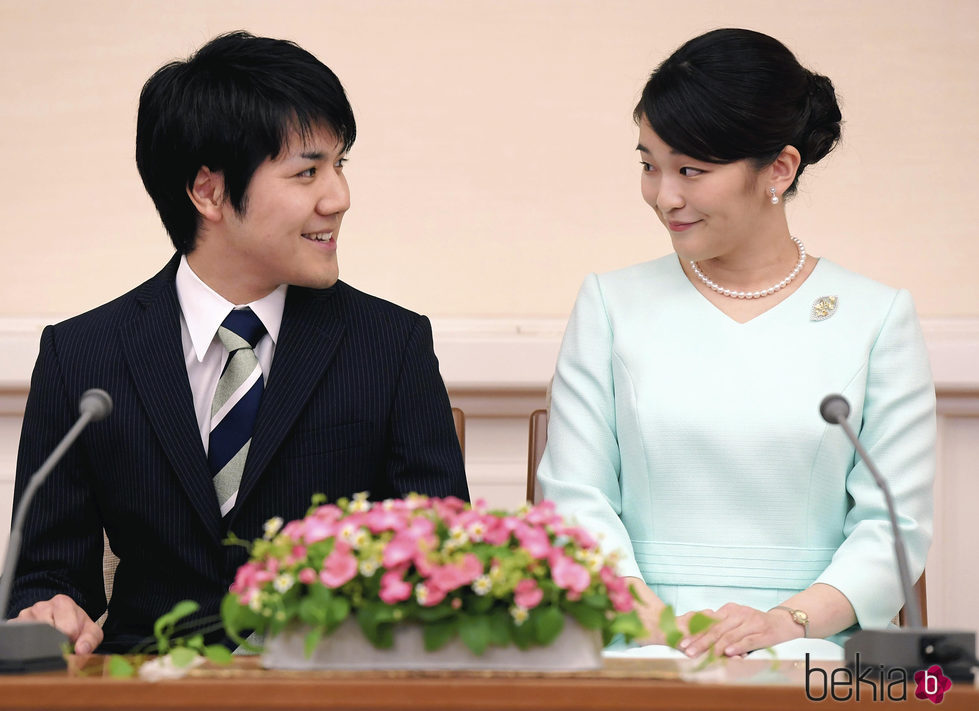 Mako de Japón y Kei Komuro, muy enamorados en su compromiso