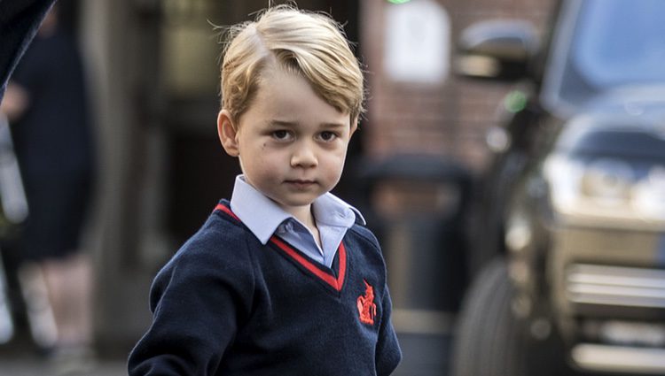 El Príncipe Jorge llega a su primer día de colegio en el Thomas's Battersea