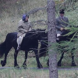 La Reina Isabel montando a caballo