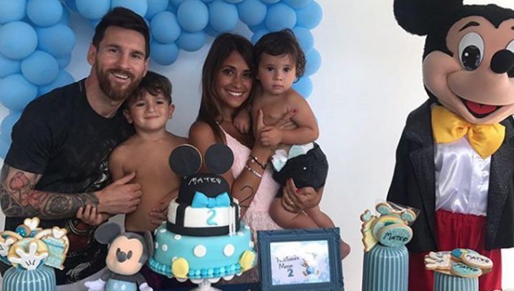 Leo Messi y Antonella Roccuzzo celebrando el segundo cumpleaños de su hijo Mateo