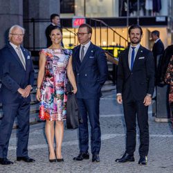 Los Reyes de Suecia, la pareja heredera, Carlos Felipe y Magdalena de Suecia en el concierto por la apertura del Parlamento 2017