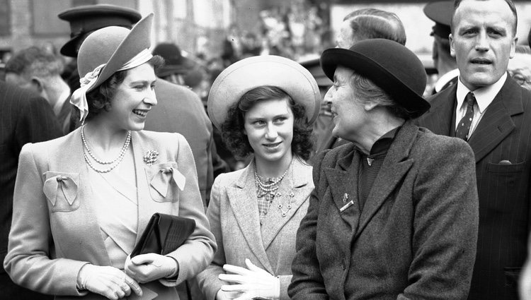 La Reina Isabel y la Princesa Margarita en 1945