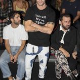 Pelayo Díaz en el front row desfile de Andrés Sardá en Madrid Fashion Week primavera/verano 2018