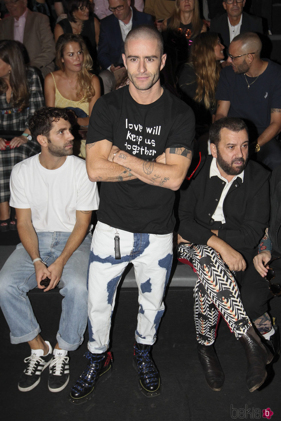 Pelayo Díaz en el front row desfile de Andrés Sardá en Madrid Fashion Week primavera/verano 2018