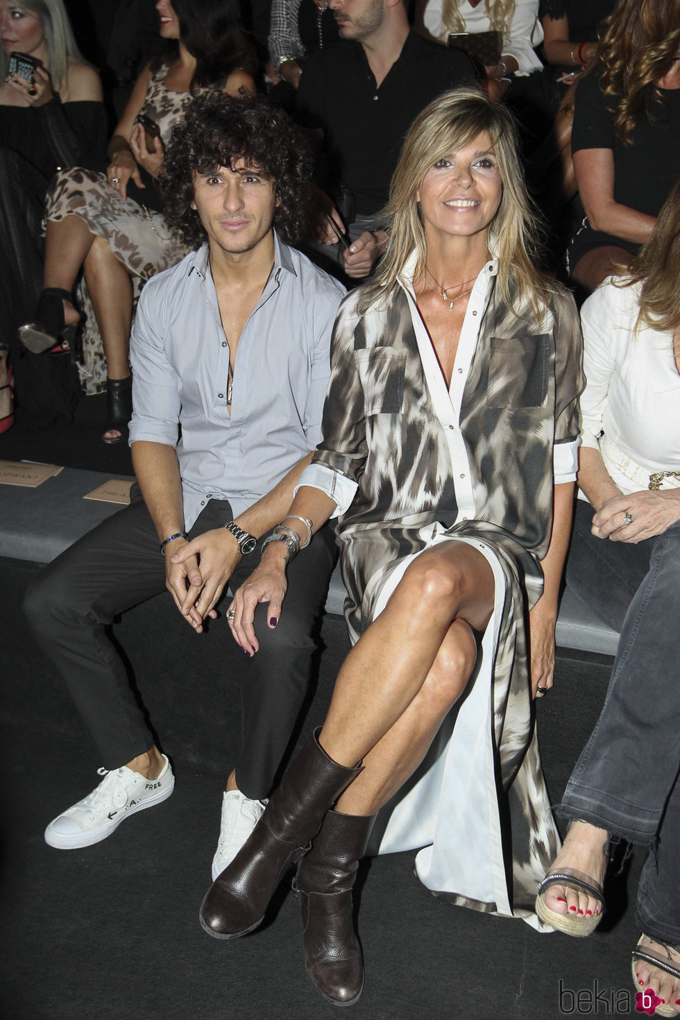 Arancha de Benito y Agustín Etienne en el front row desfile de Andrés Sardá en Madrid Fashion Week primavera/verano 2018