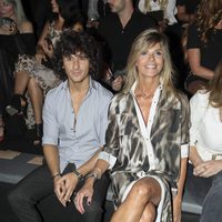 Arancha de Benito y Agustín Etienne en el front row desfile de Andrés Sardá en Madrid Fashion Week primavera/verano 2018