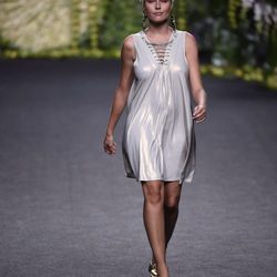 Esmeralda Moya desfilando para Francis Montesinos en Madrid Fashion Week primavera/verano 2018