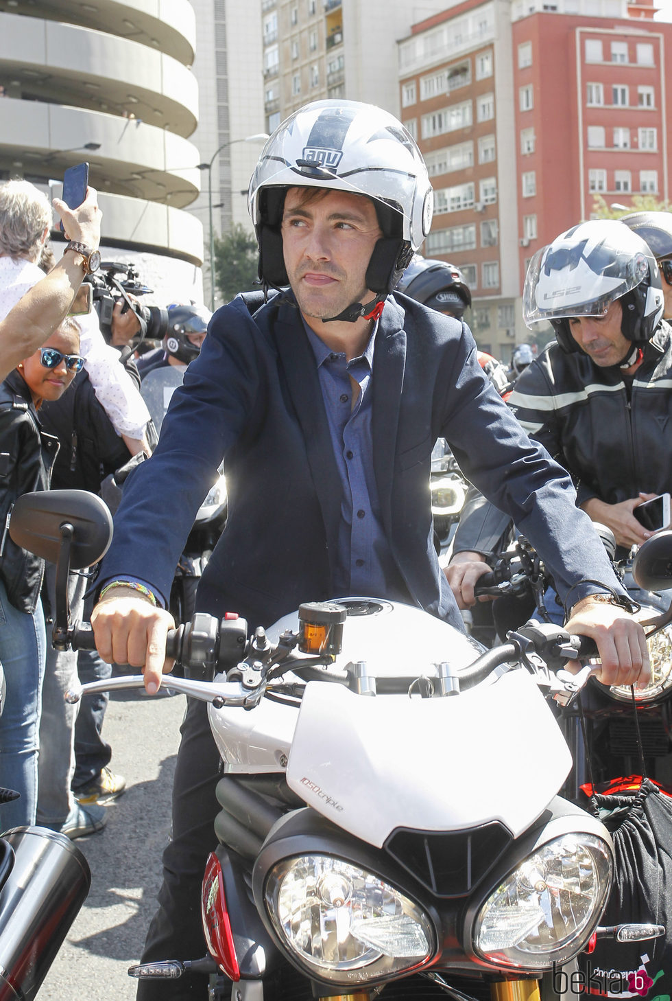 Pablo Nieto en el homenaje motero de Ángel Nieto en las puertas del Bernabéu