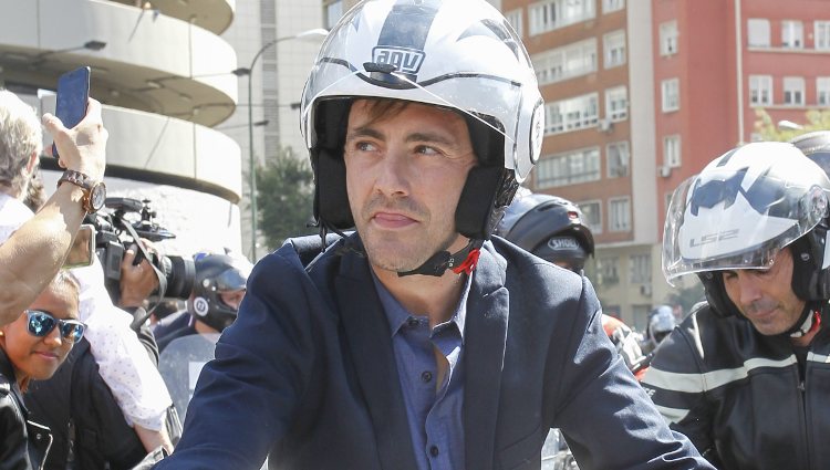 Pablo Nieto en el homenaje motero de Ángel Nieto en las puertas del Bernabéu