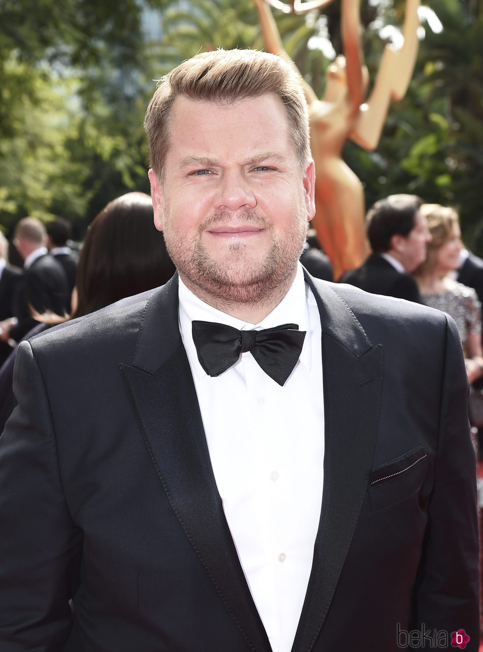 James Corden en la alfombra roja de los Premios Emmy 2017