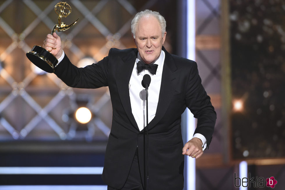 John Lithgow agradeciendo su Emmy 2017 a Mejor actor de reparto de drama