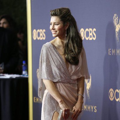 Famosos en la alfombra roja de los Premios Emmy 2017