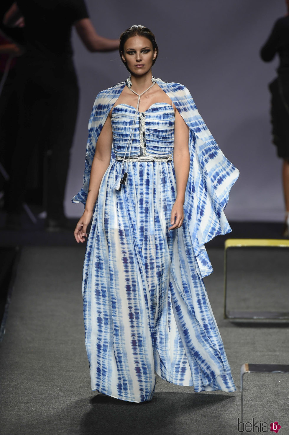 Helen Lindes desfilando para Ion Fiz en Madrid Fashion Week primavera/verano 2018