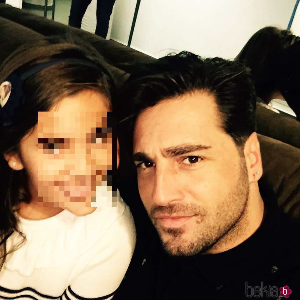 David Bustamante con su hija Daniella en su concierto en Las Rozas