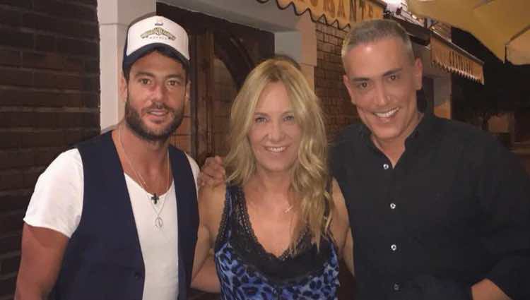 Alessandro Livi, Belén Rodríguez y Kiko Hernández disfrutando de una cena en Madrid