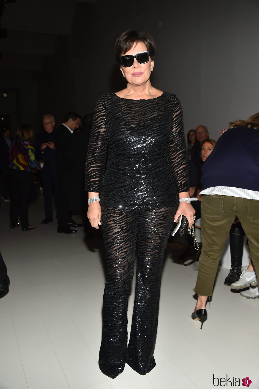 Kris Jenner en el front row del desfile de Versace en la Milan Fashion Week primavera/verano 2018