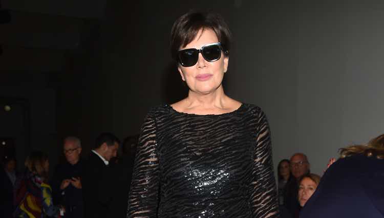 Kris Jenner en el front row del desfile de Versace en la Milan Fashion Week primavera/verano 2018